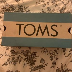 Toms brand new size 6 women
